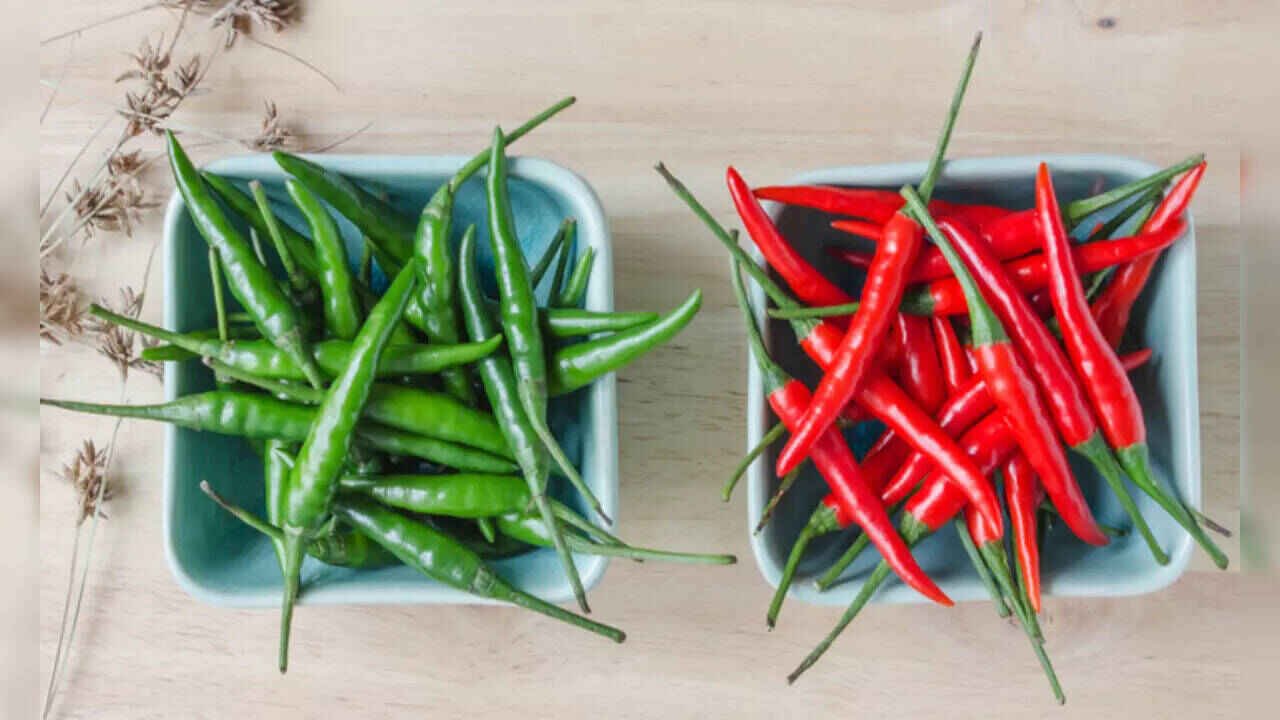 Green Chilli or Red Chilli Which One Is Better for Health During Summer