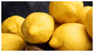 Simple Kitchen Hacks to Keep Cut Lemons Fresh for Weeks Without Waste