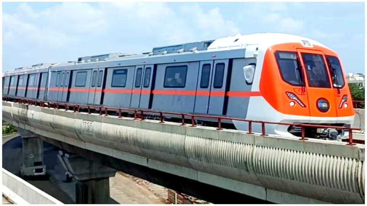 Couple doing pre wedding shoot inside Bhopal and Indore Metro coach under new Celebration On Wheels initiative