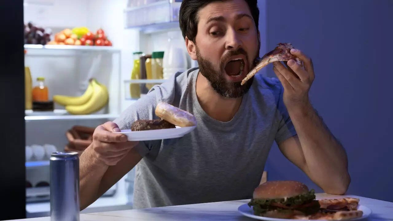 Evening Hunger Ruining Your Weight Loss Journey? Experts Share Smart Diet Control Tips