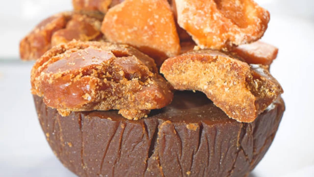 Can Jaggery Really Clean Your Lungs Doctors Explain The Truth Behind The Viral Claim