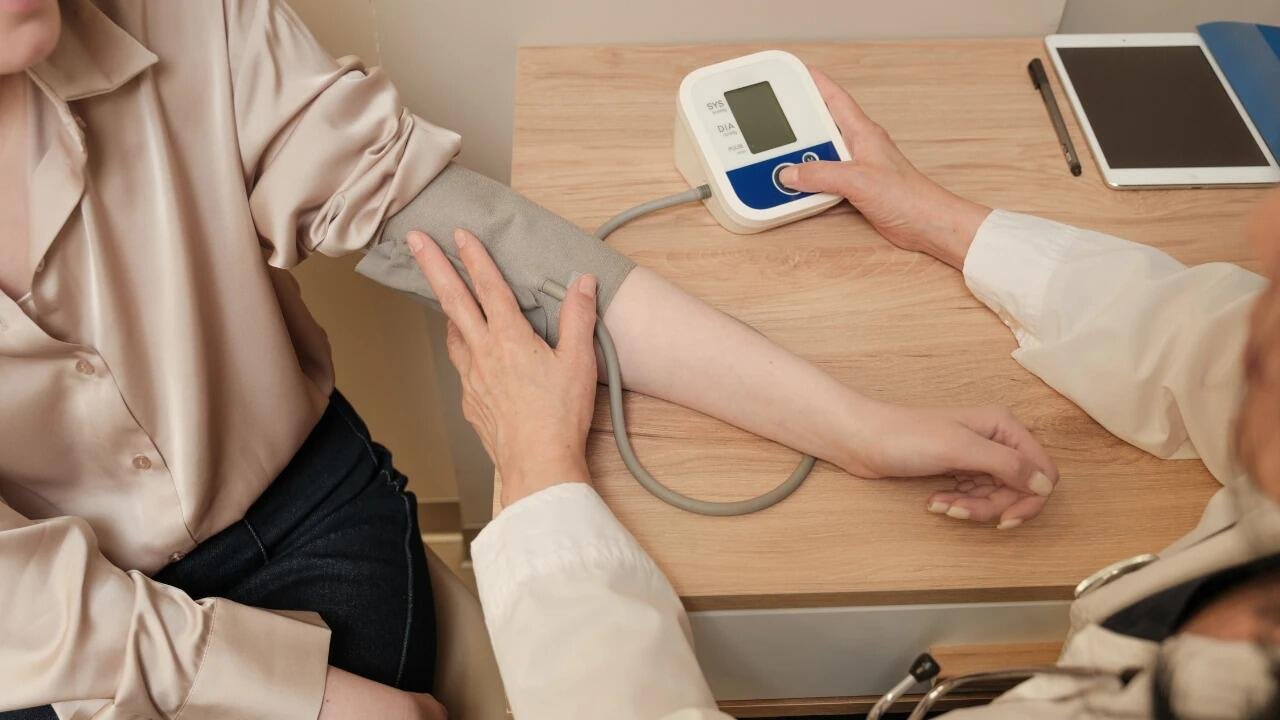 Frequent Headaches May Signal High Blood Pressure Risk, Doctors Urge Early Testing and Awareness