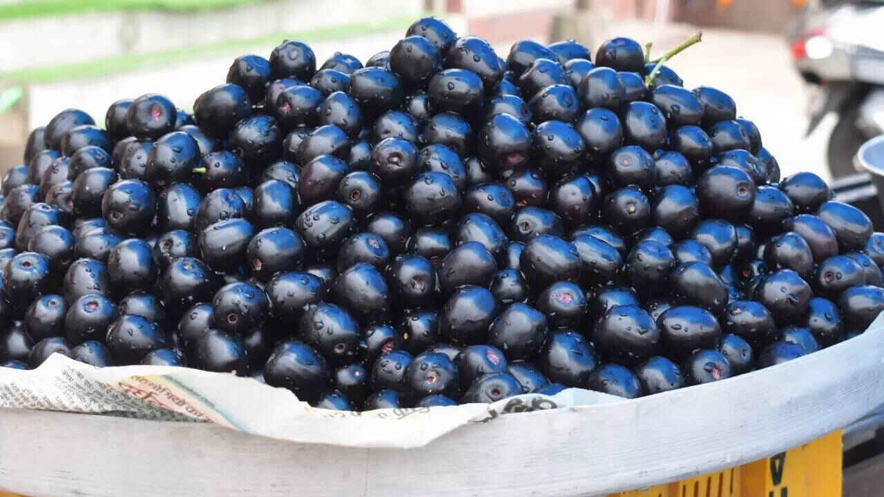 Jamun Side Effects Experts Warn Against Eating These Foods Right After Black Plum