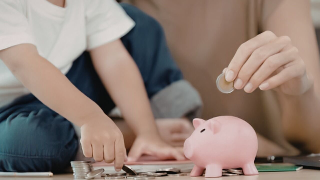 Smart Money Lessons for Kids How Early Financial Education Builds a Wealthy Future
