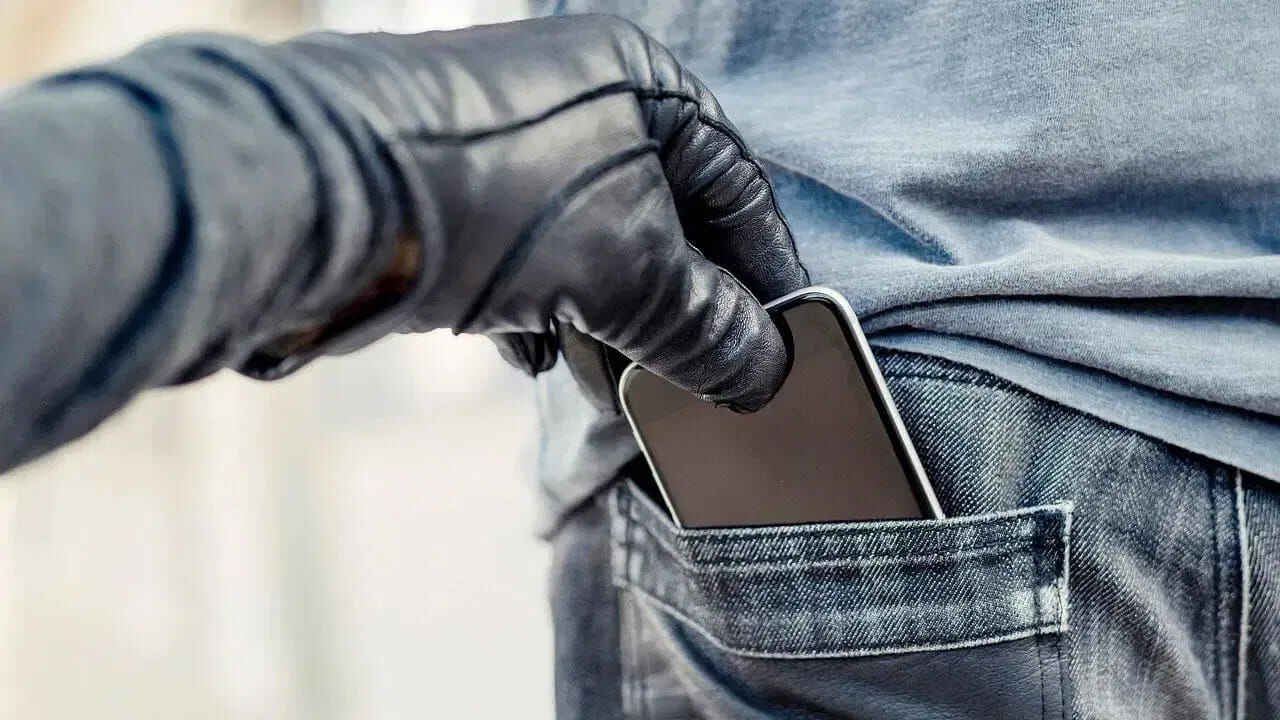 Lift Request Turns Into Theft Attempt as Jaipur Man Foils Mobile Snatching Bid