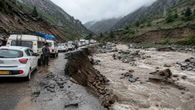 Himachal Flash Flood Strands Tourists: Flash Flood in Himachal Traps Tourists After Glacier Melt Damages Road