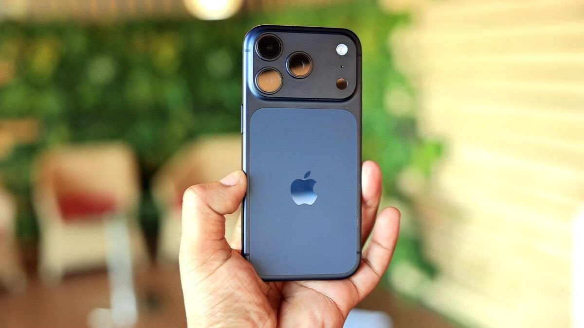 iPhone 17 Pro Gets Massive Price Cut During Flipkart Sale Offer Drops by Twenty Two Thousand Rupees