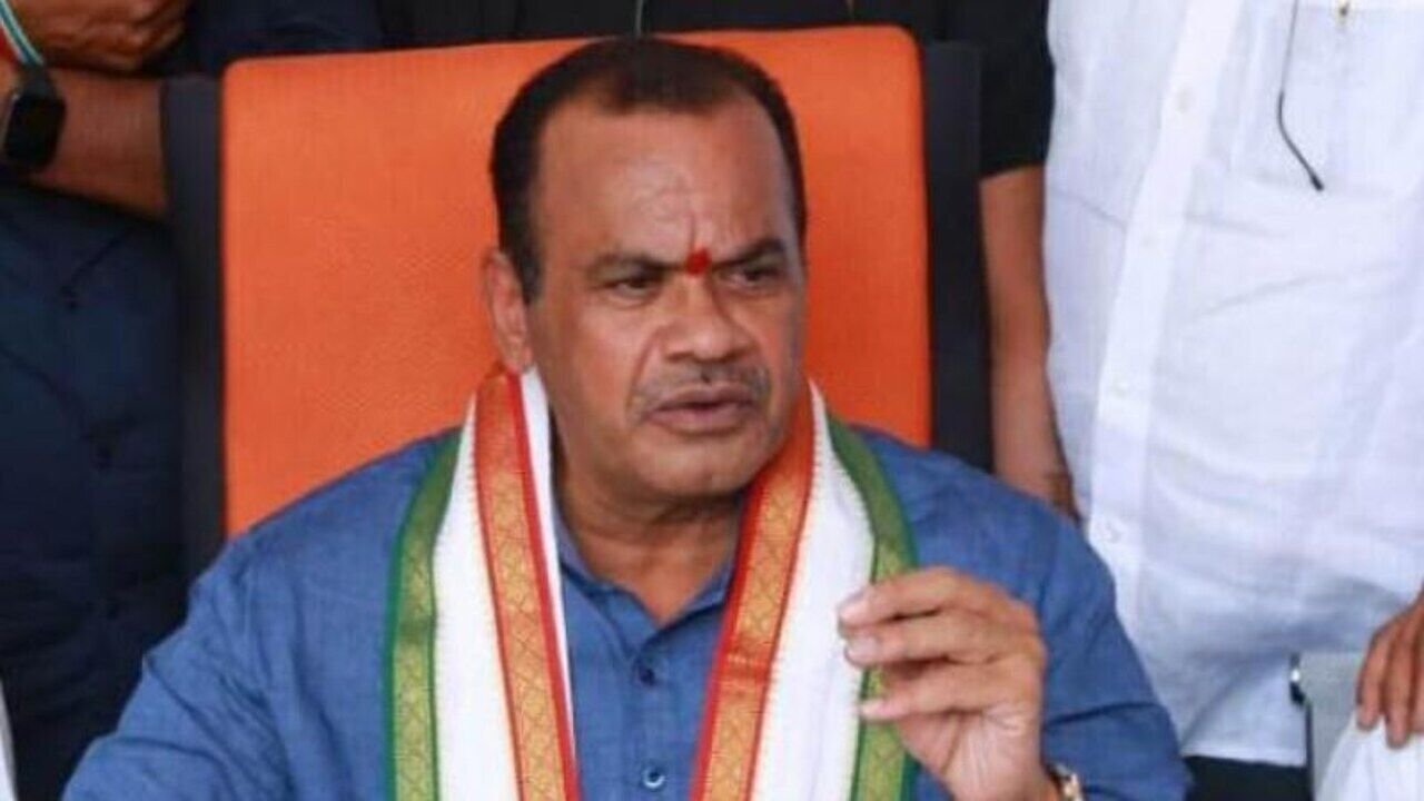 Komatireddy Holds Talks With Builders: Komatireddy Venkat Reddy Holds Talks With Telangana Builders Association