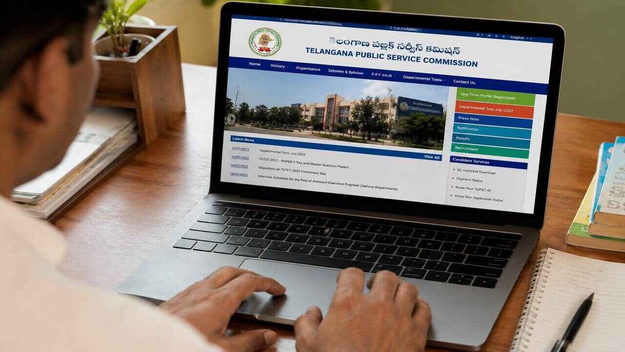 Applicant checking TGPSC DIET Lecturer recruitment notification for 86 teaching vacancies in Telangana.