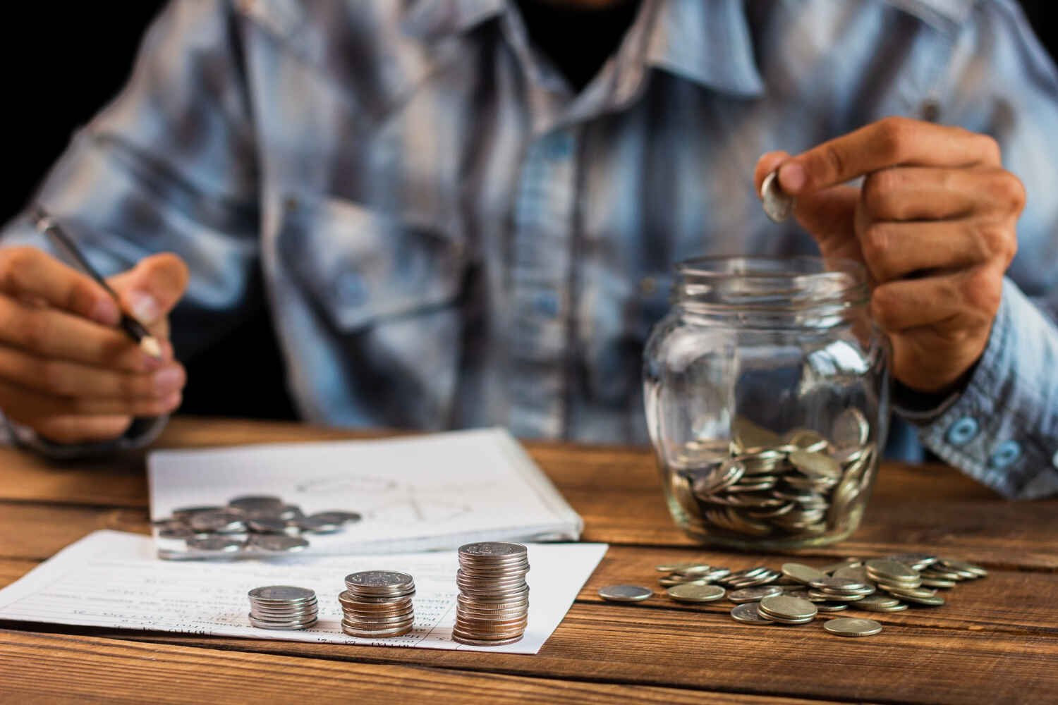 Best Fixed Deposit Options for a Rs 2 Lakh Investment Compared