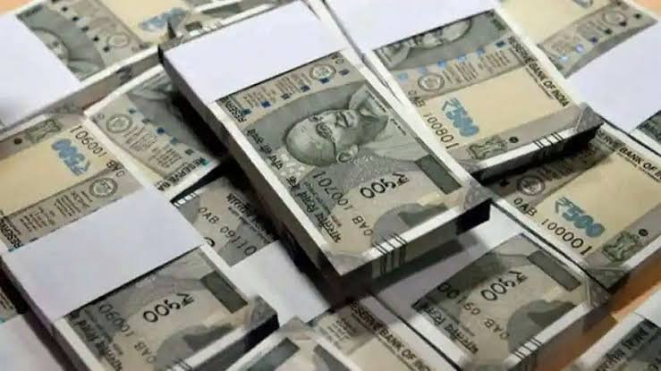 Declared Rs 100 Crore Income Taxpayers in India Rise Fourfold in Four Years