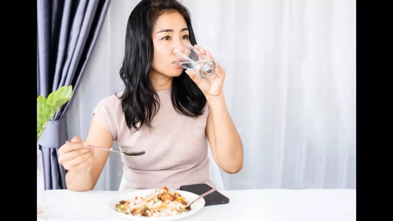 Drinking Too Much Water During Meals May Affect Digestion and Increase Acidity Problems