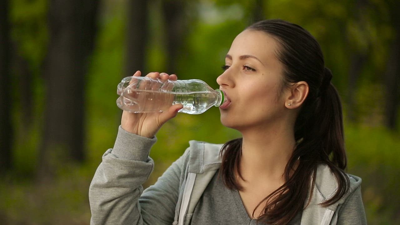 Drinking Water After Waking Up Does Not Increase Belly Size Experts Explain The Real Reasons