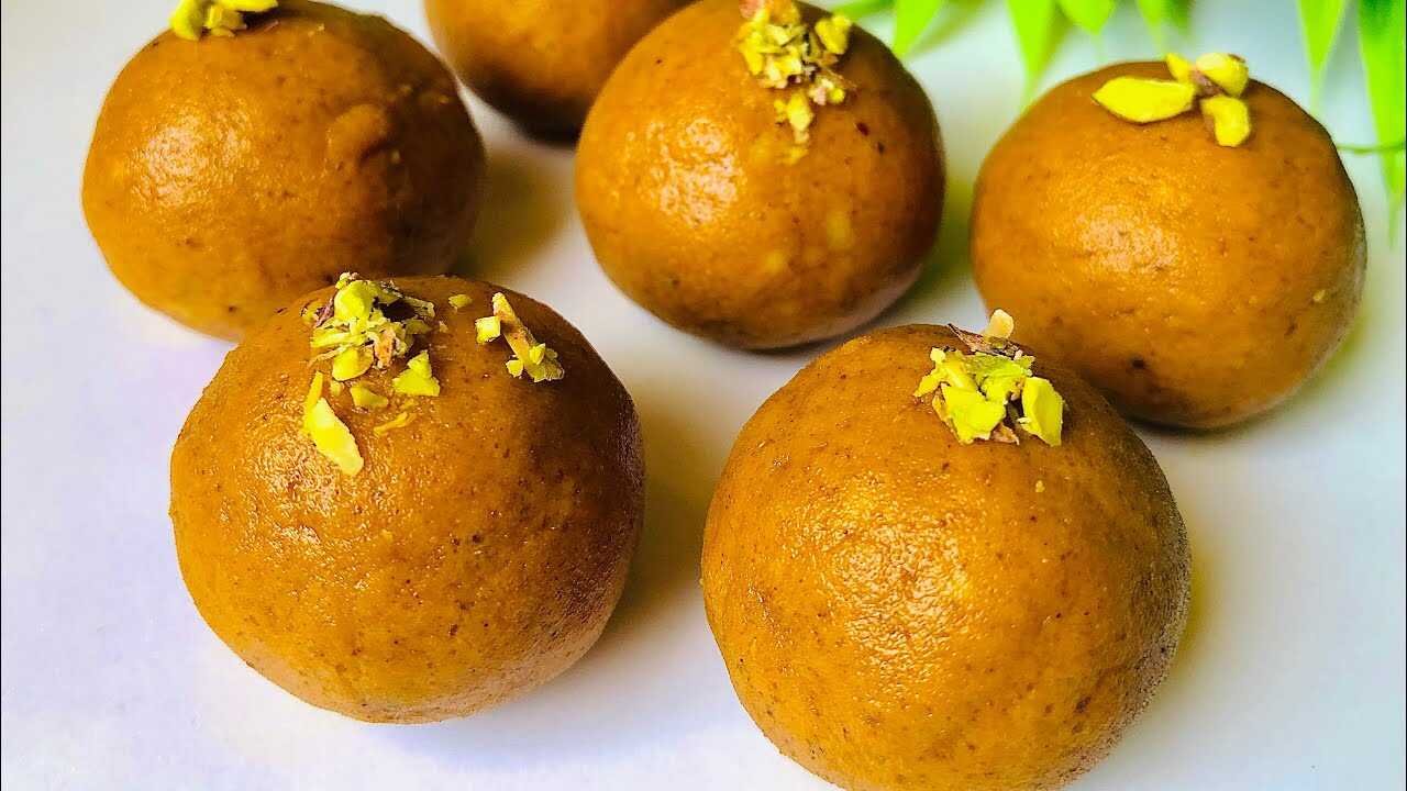 Easy Besan Thokku Laddu Recipe Without Sugar Syrup For Soft Sweet Shop Style Taste