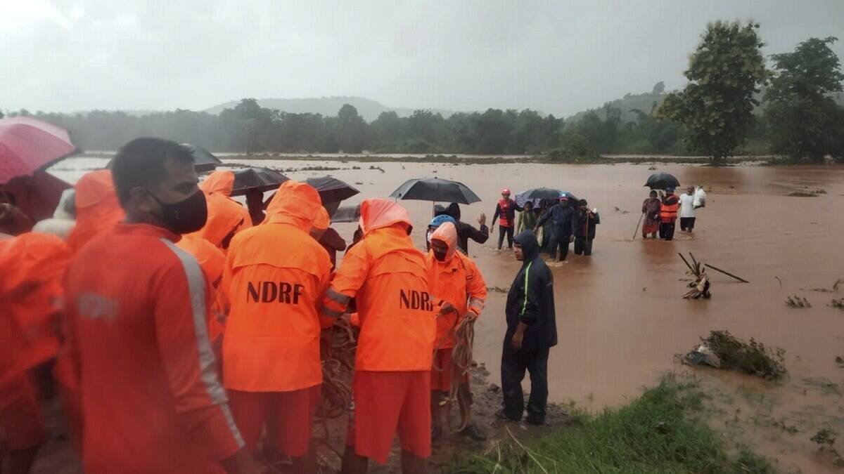 Maharashtra Rain Death Toll Climbs to 13 as Landslides Disrupt Transport
