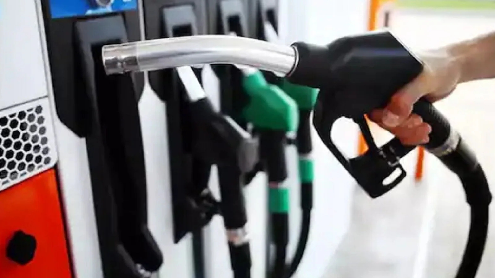 Petrol and Diesel Prices Remain Unchanged as Fuel Rates Stay Stable Across Major Cities