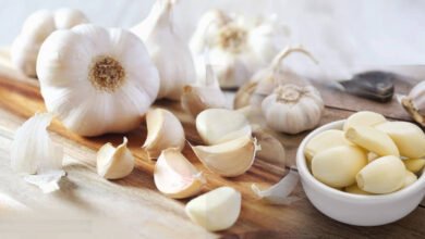Simple Microwave Garlic Peeling Hack Wins Attention for Saving Time in the Kitchen