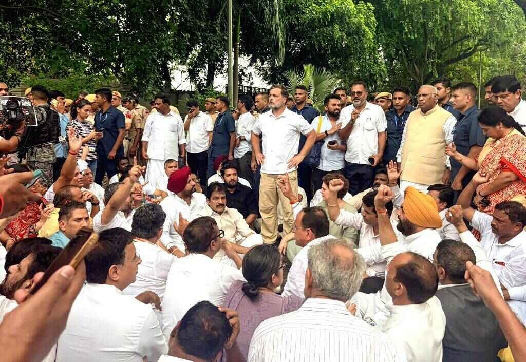 Congress Protests Over NEET Leak Outside PM Residence