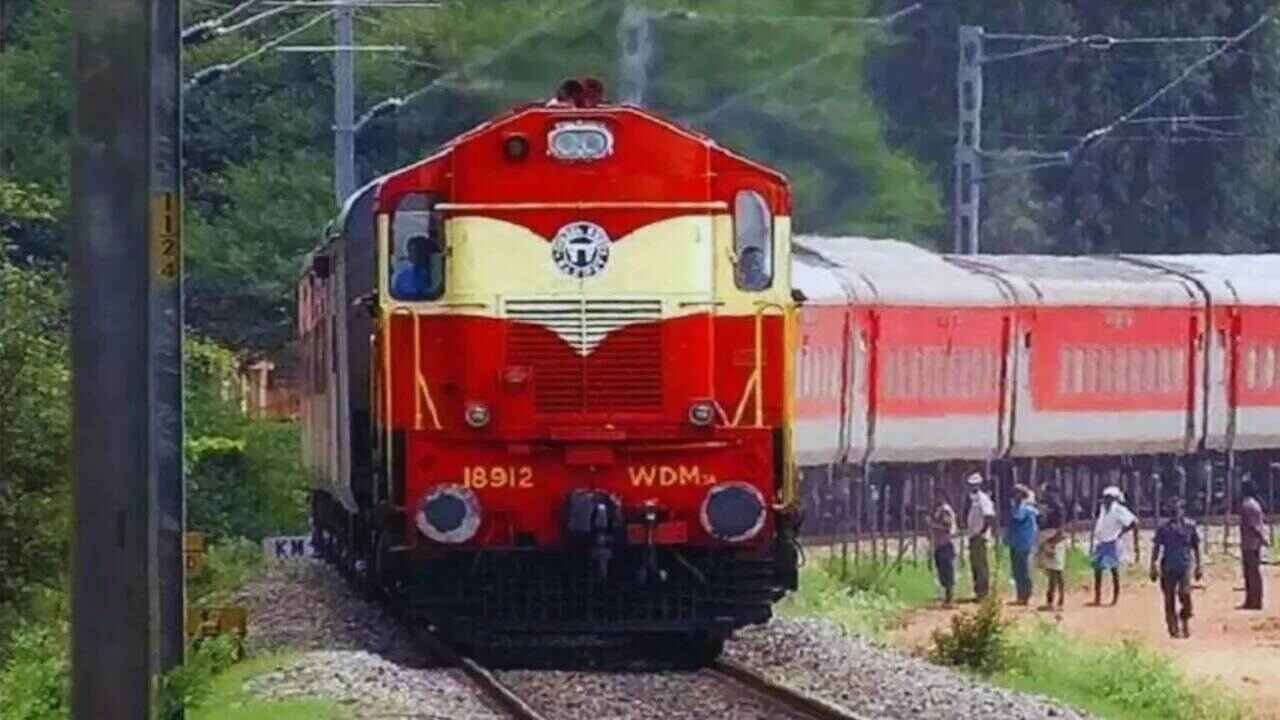 Eluru Train Tragedy: Four Family Members Killed After Being Hit by Train Near Eluru Railway Station