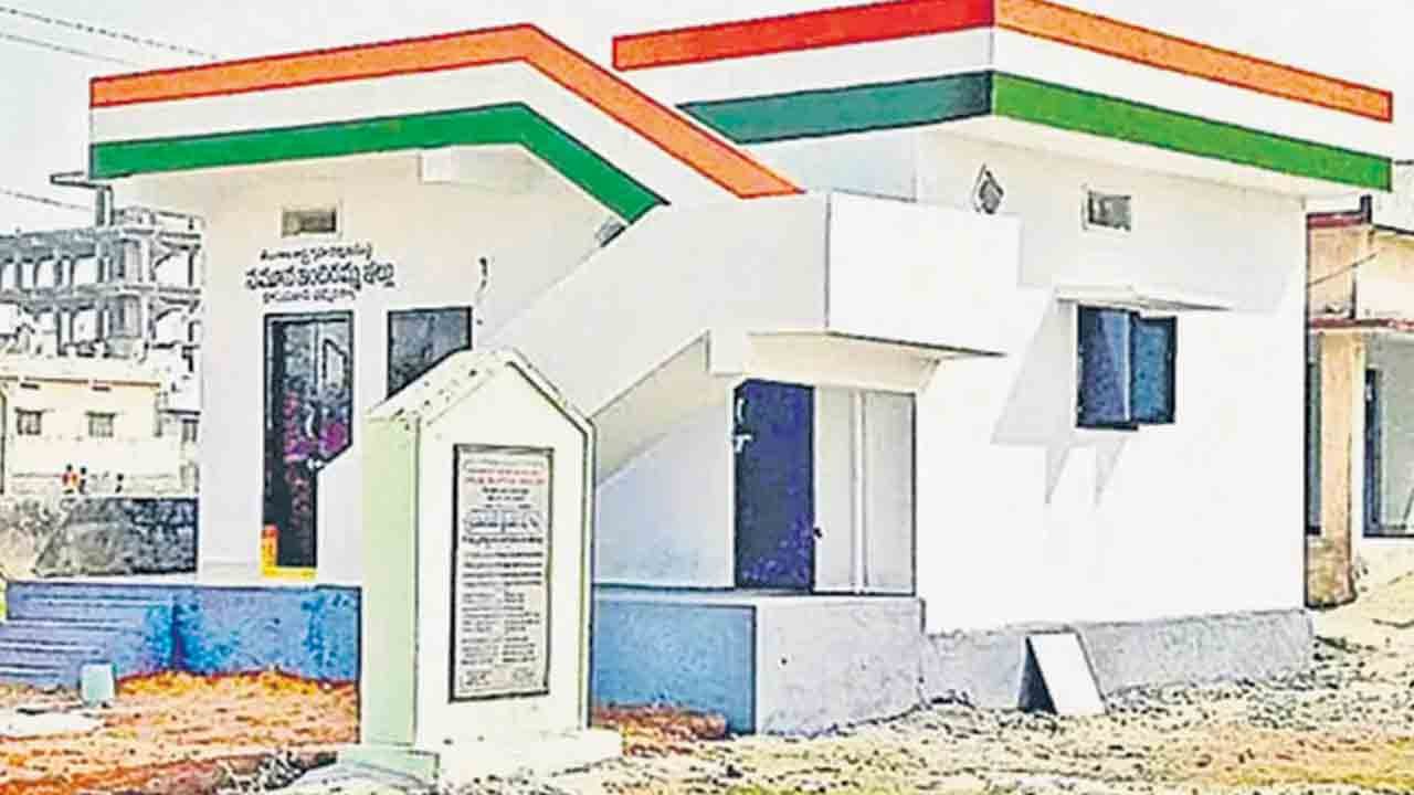 Hyderabad Police issue a cyber fraud warning over fake Indiramma Towers allotment messages and payment scams targeting housing applicants.