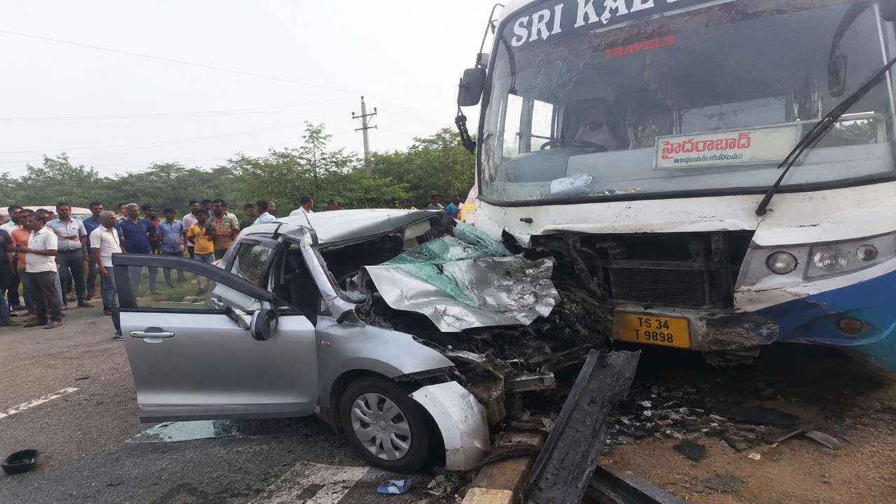 Nalgonda Road Accident: Four Killed in Nalgonda Road Accident After Car Collides With Travel Bus