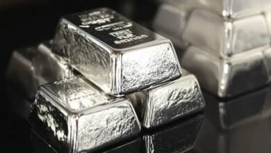 Silver Futures Slide as Traders Book Profits Amid Global Weakness