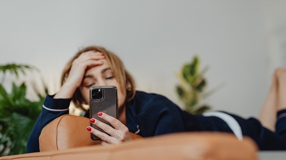 Excessive Screen Time Linked With Higher Headache And Migraine Risk