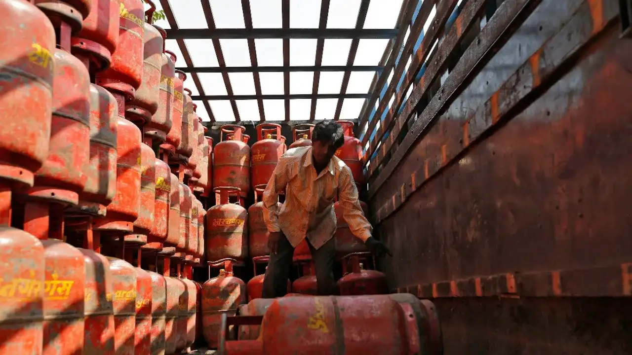 Gas Cylinder Prices May Rise Again as Centre Considers New LPG Levy