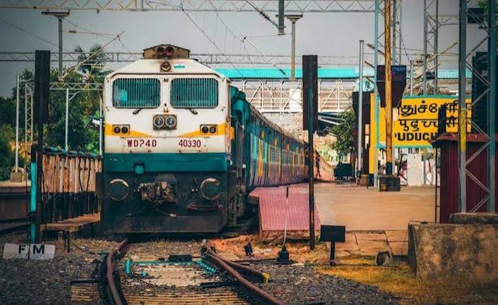 Indian Railways Explains Why RAC Ticket Holders Pay the Full Fare Despite Sharing a Berth