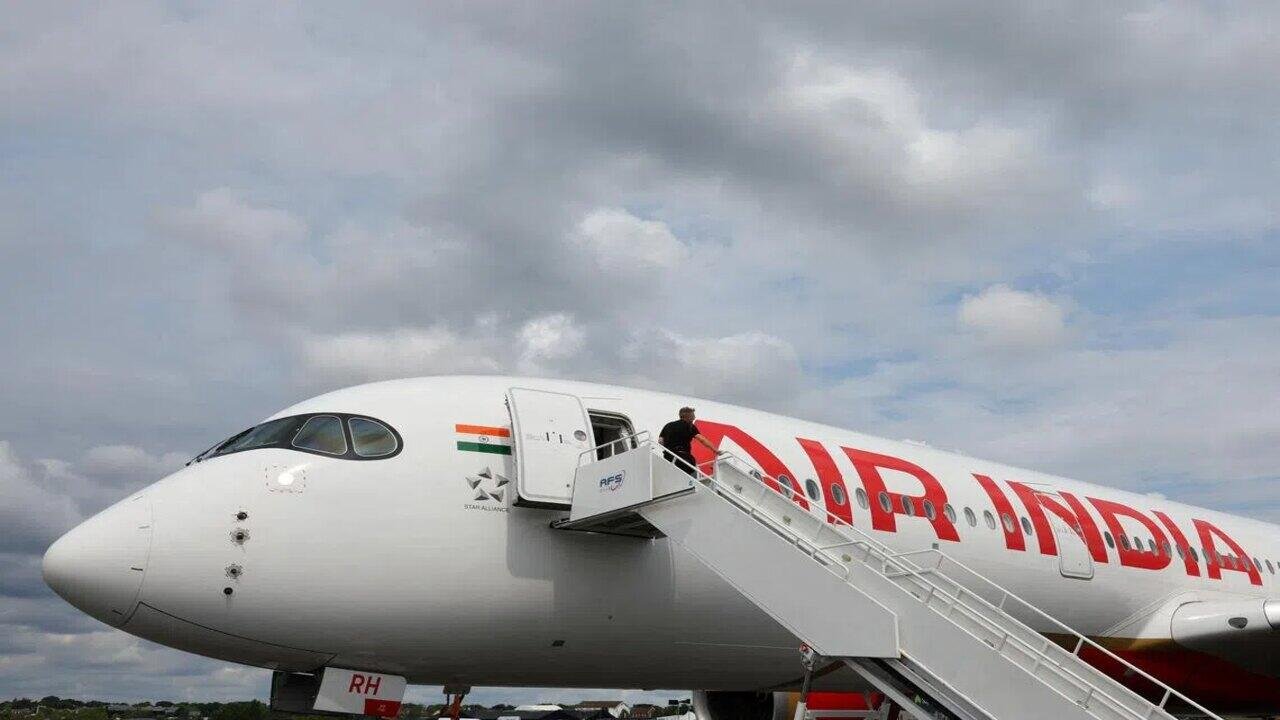 Air India Flight Incident: Air India Pilot Under Scrutiny After Flight Loses 300 Feet
