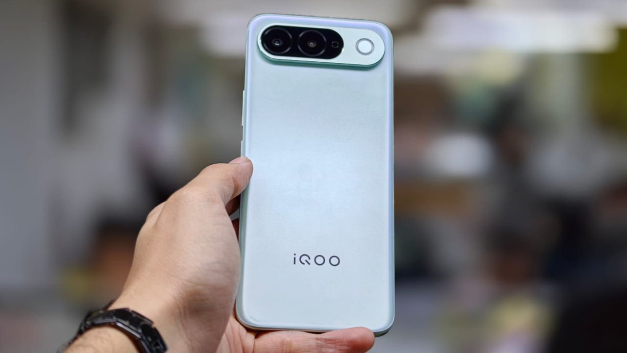 iQOO Z11 Launches in India With 7050mAh Battery and 50MP Camera