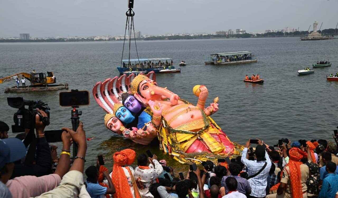 Ganesh Immersion Hyderabad: Hyderabad Extends Metro Services, Restricts Liquor Sales for Ganesh Immersion