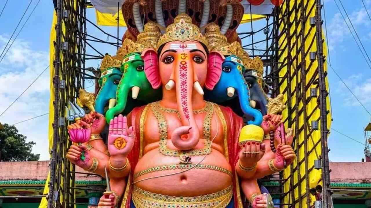 Khairatabad Ganesh Procession: Khairatabad Ganesh Procession Begins Amid Heavy Devotee Crowds in Hyderabad