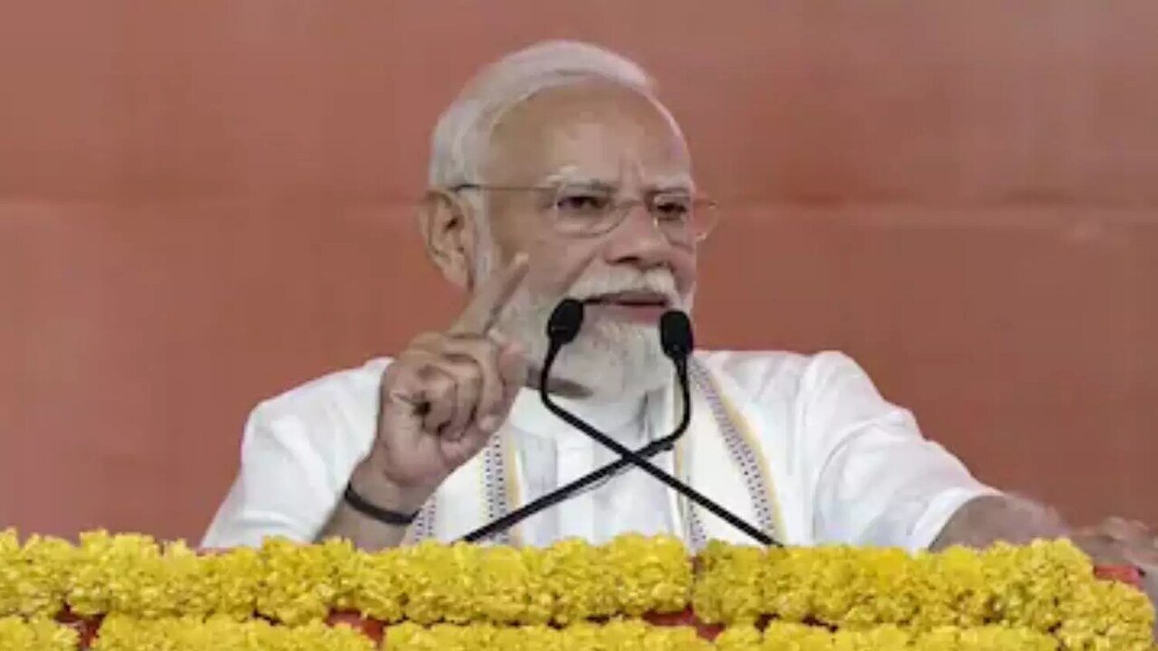Mumbai PM Modi Security Alert: Mumbai Police Detain Two Near PM Modi Event Venue