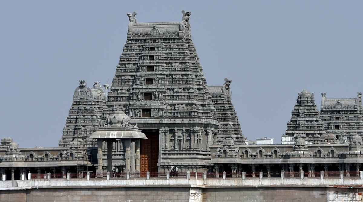 Yadagirigutta Donor Policy: Yadagirigutta Plans Tirumala Style Donor Privilege Policy